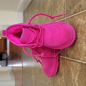 Pink Ugg desert boot style girls shoe. Size 1.